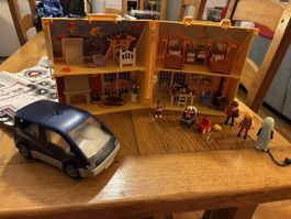 Maison de poupée Playmobil transportable avec voiture