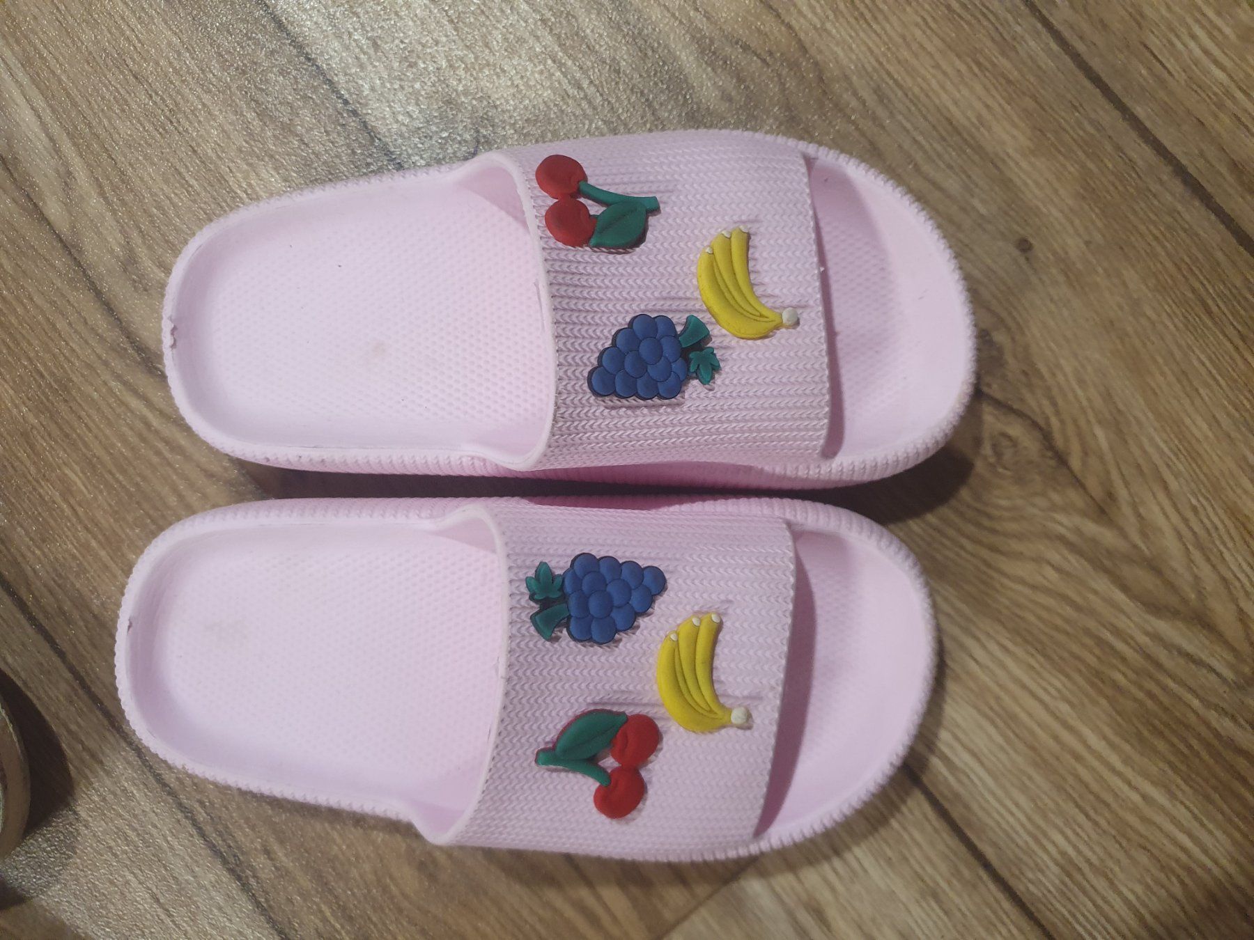 Scarpe per ragazzi: Hausschuhe Flip Flop Kinder Slipper 32 33 – Usato da Zürich venduto da Alibaba1234
