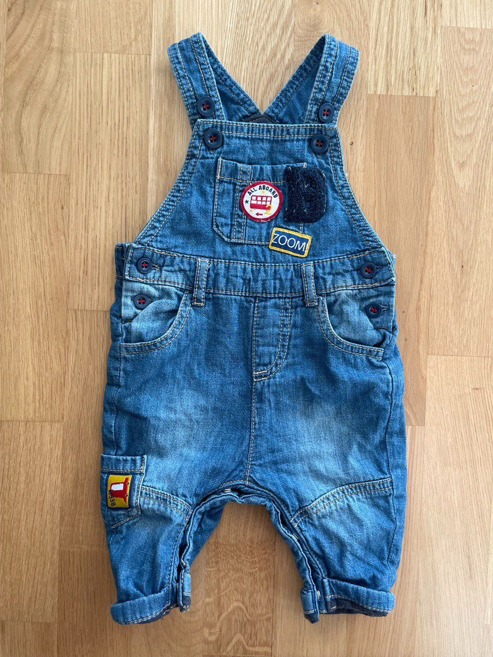 Pagliaccetti: Jeans Latzhose mit Body, Gr. 62 – Usato da Chur venduto da ves_y5xm 1