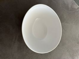 Kleine ovale Plastikschüssel in grün
