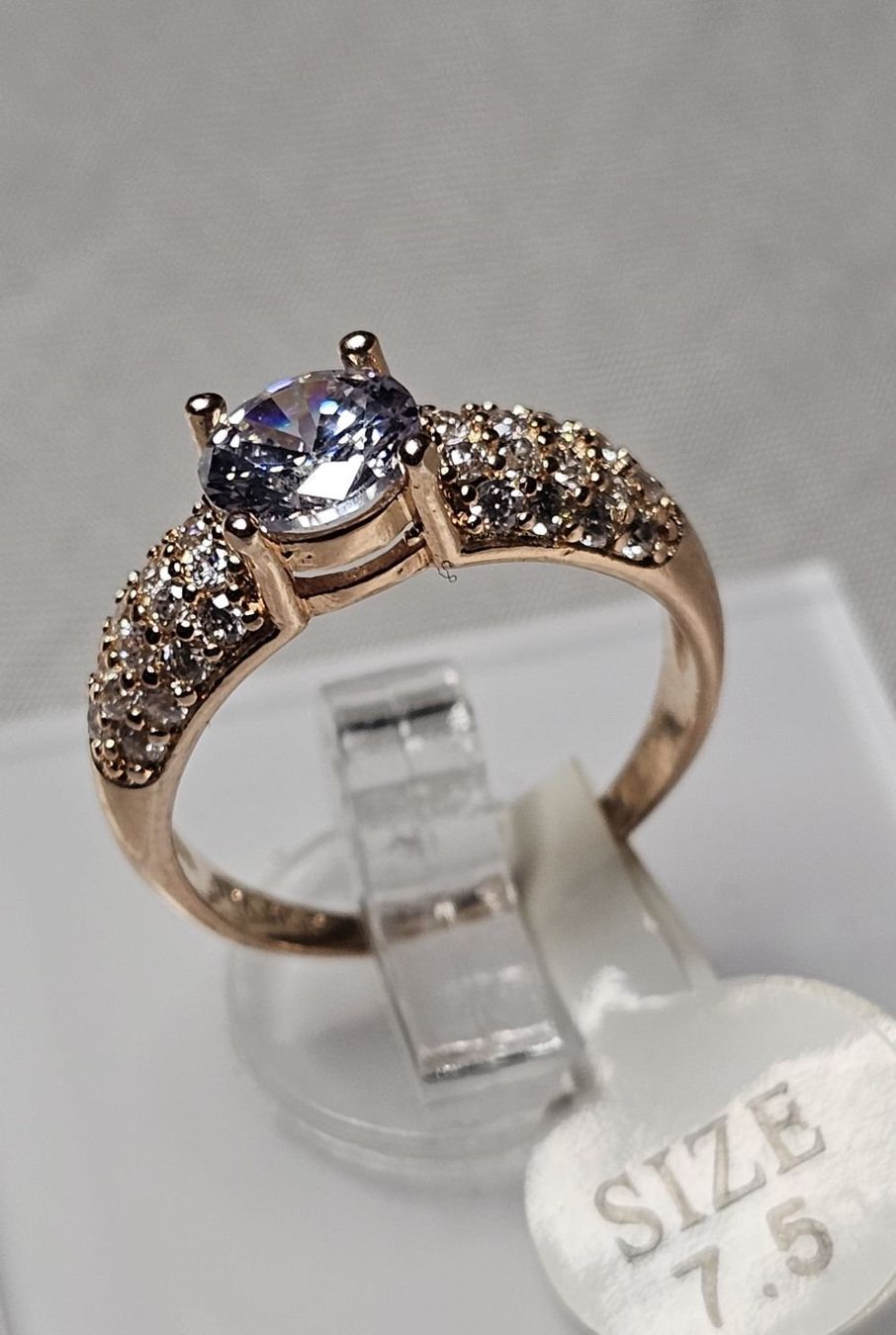 Anelli: Vergoldeter Ring mit weissem Zirkonia, Gr. 7.5 – Nuovo (secondo la descrizione) da Grenchen venduto da dar_6d52 4