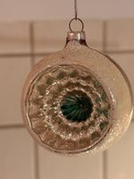 Antike, kleine Reflex-Weihnachtskugel, silberfarben mit grün