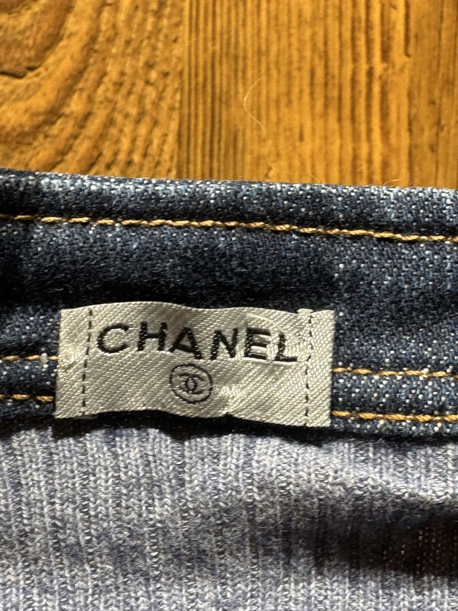 Chanel Top: Top Chanel vintage Y2k Denim – Usato da Haute-Nendaz venduto da BeWonderific 3