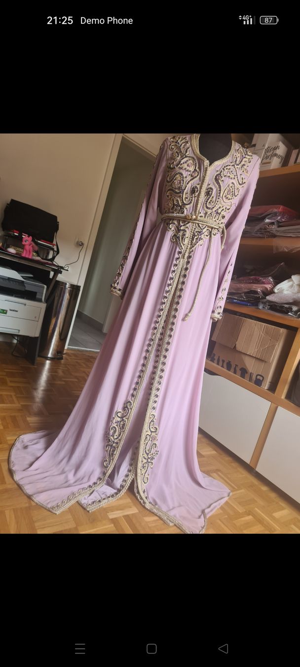 Vestiti: Robe Caftan longue violette ornée taille unique – Usato da La Chaux-de-Fonds venduto da Luxary.25cachmirepro