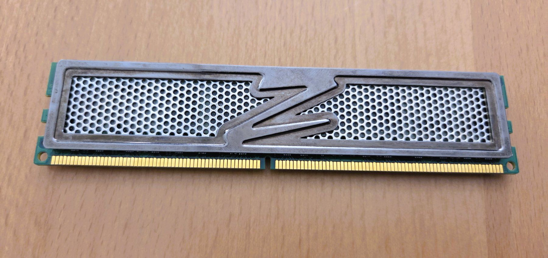 Memoria / RAM: 2 GB RAM MEMORY - TITANIUM – Usato da Brüttisellen venduto da Nighttrain 2