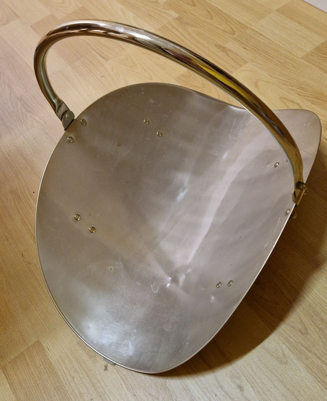 Cheminée: Porte-bûches en laiton – Gebraucht aus Epalinges von Ozili