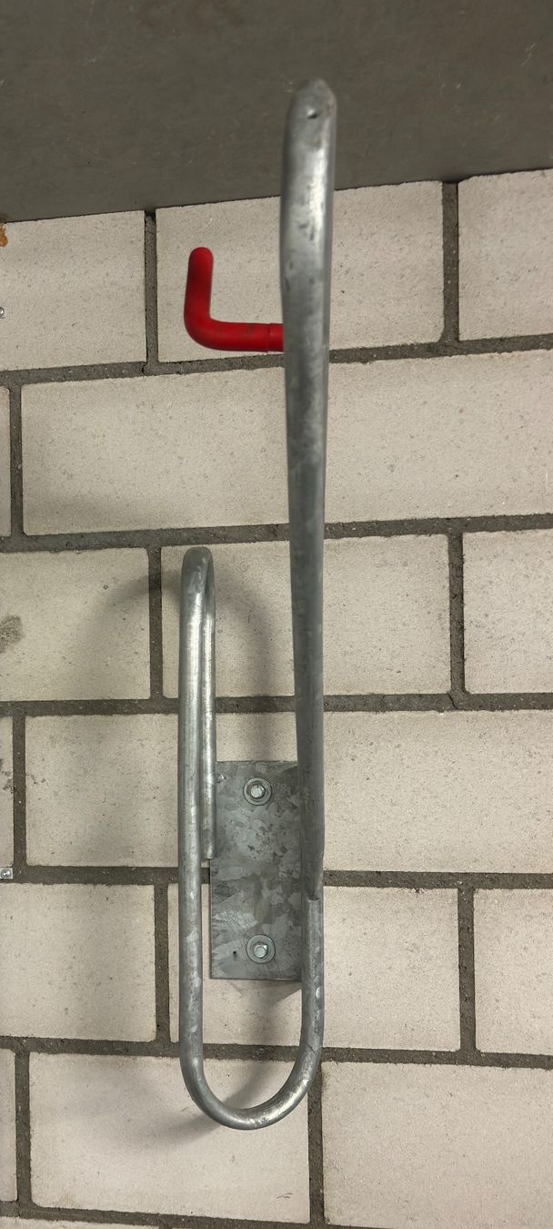 Supporti per biciclette: Fahrrad Wandhalterung verzinkt – Usato da Sonterswil venduto da VD-Service 2