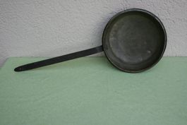 Kupferpfanne mit Eisenstiel antik gebrauchter Zustand