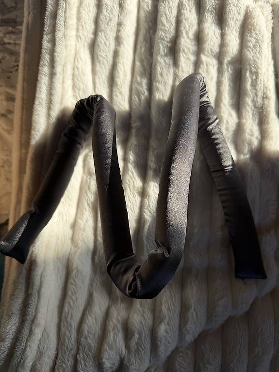 Accessori per capelli: Set aus Seidenhaube, Lockenstab, Scrunchie – Usato da Chur venduto da van_6qs7 3