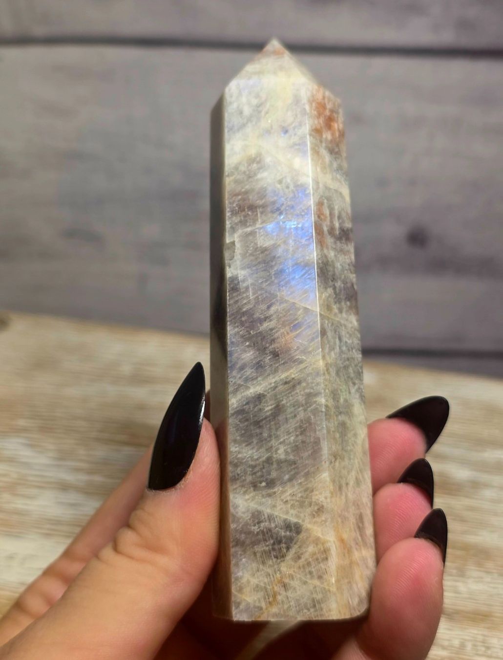 Minerali & Pietre curative: Mondstein Obelisk mit blauem Flash B 155g – Nuovo e nell'imballaggio originale da Matzingen venduto da Shay_Crystalz 3