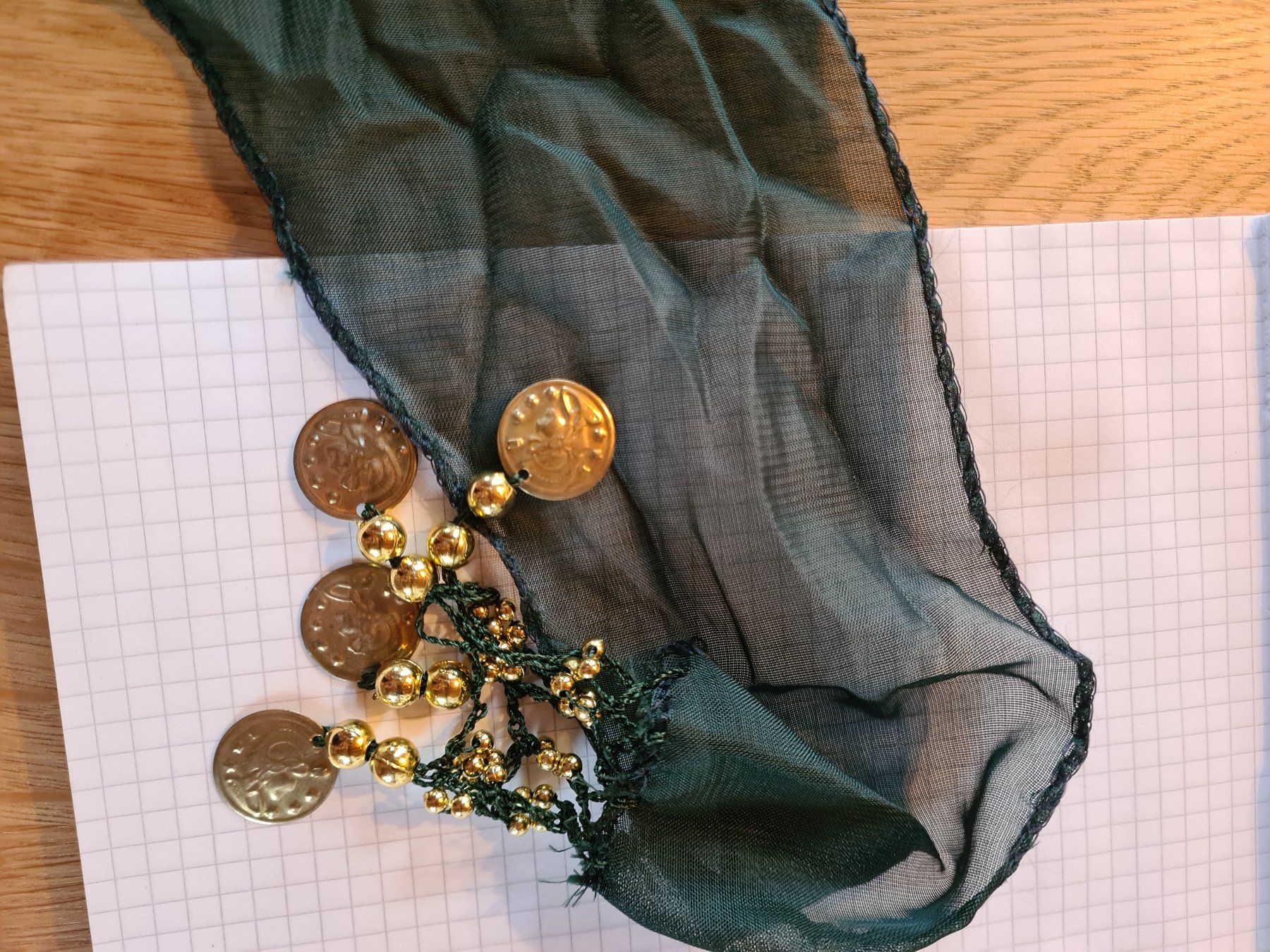 Completi & Tailleur: Foulard de dance orientale vert/doré, avec piécettes – Usato da Miège venduto da engernhaus 1