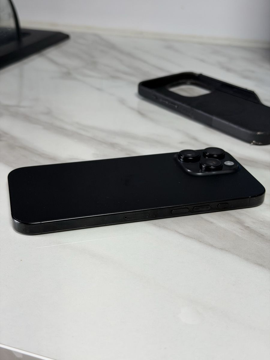 Apple Telefoni cellulari / Smartphones: iPhone 16 Pro Max 256 GB – Usato da Zürich venduto da pav_d5w6 4