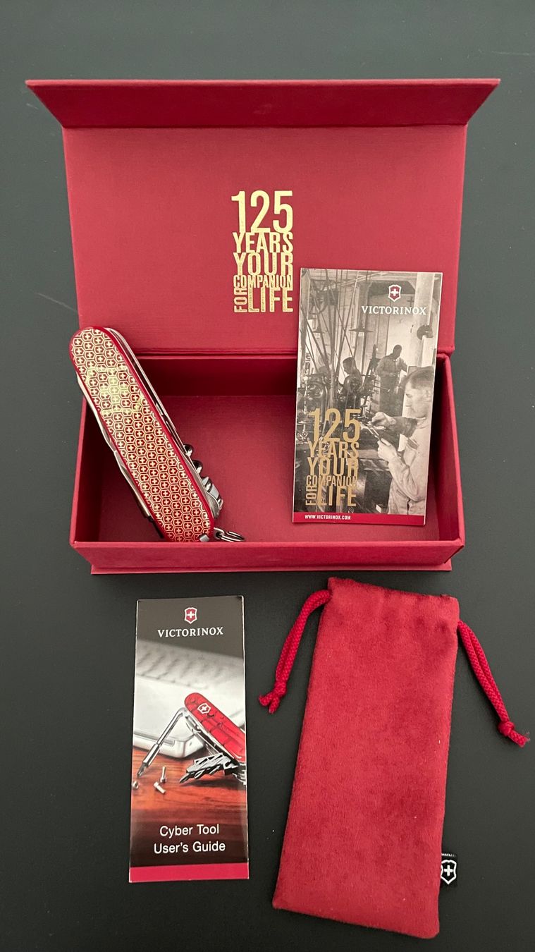 Victorinox Taschenmesser: Victorinox Jubiläums-Sackmesser – Neu und originalverpackt aus Interlaken von Qatar 2