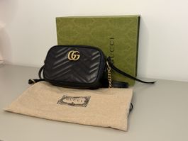 Gucci Marmont Small Camera Bag Schwarzes Leder