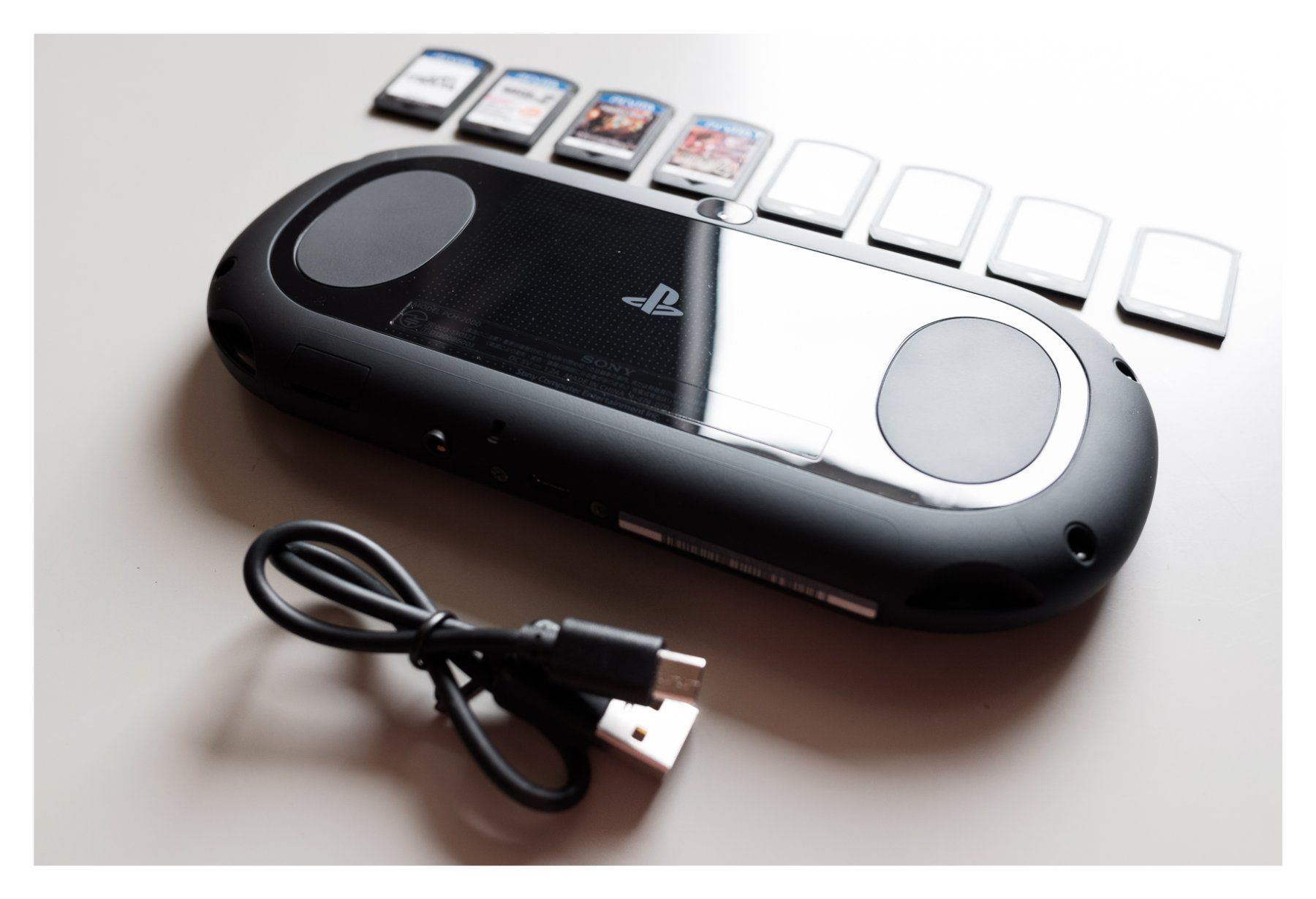 Sony Konsolen: Sony PS Vita 2000 + 8 games + accessories – Gebraucht aus Oberwil b. Zug von  4