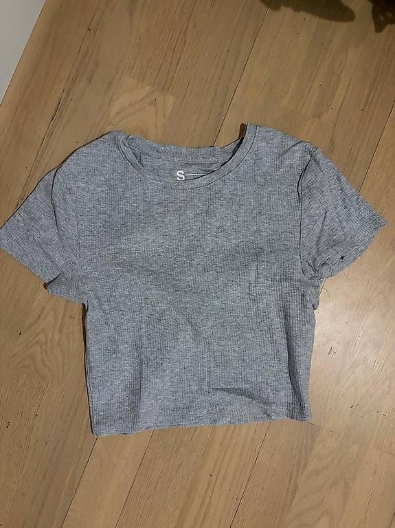 Tops: New Yorker Crop Top – Gebraucht aus Belp von mia_5cm6
