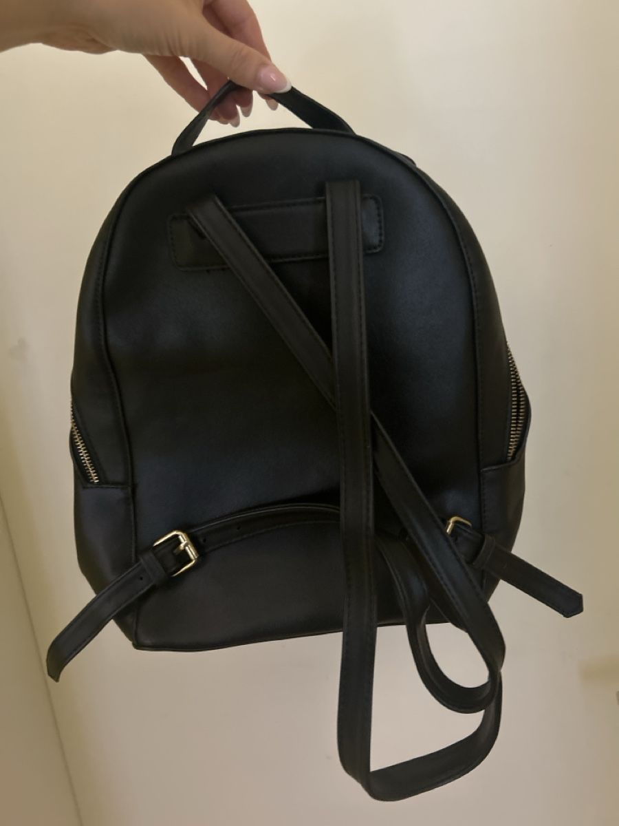 Sacs à dos: Black backpack faux leather – D'occasion à Muttenz par nadciv 1