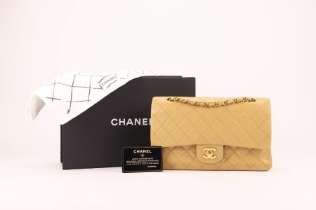 Beige Chanel Classic Double Flap Handtasche aus Lammleder