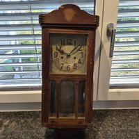 Wanduhr Holz mit Pendel und Aufzugschlüssel gebraucht