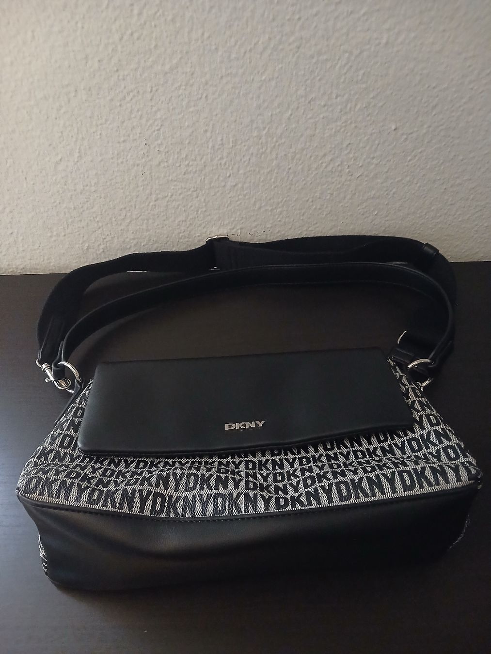 DKNY Borse da donna: !!! DKNY Handtasche !!! – Usato da Reinach BL venduto da Ibizo69 1