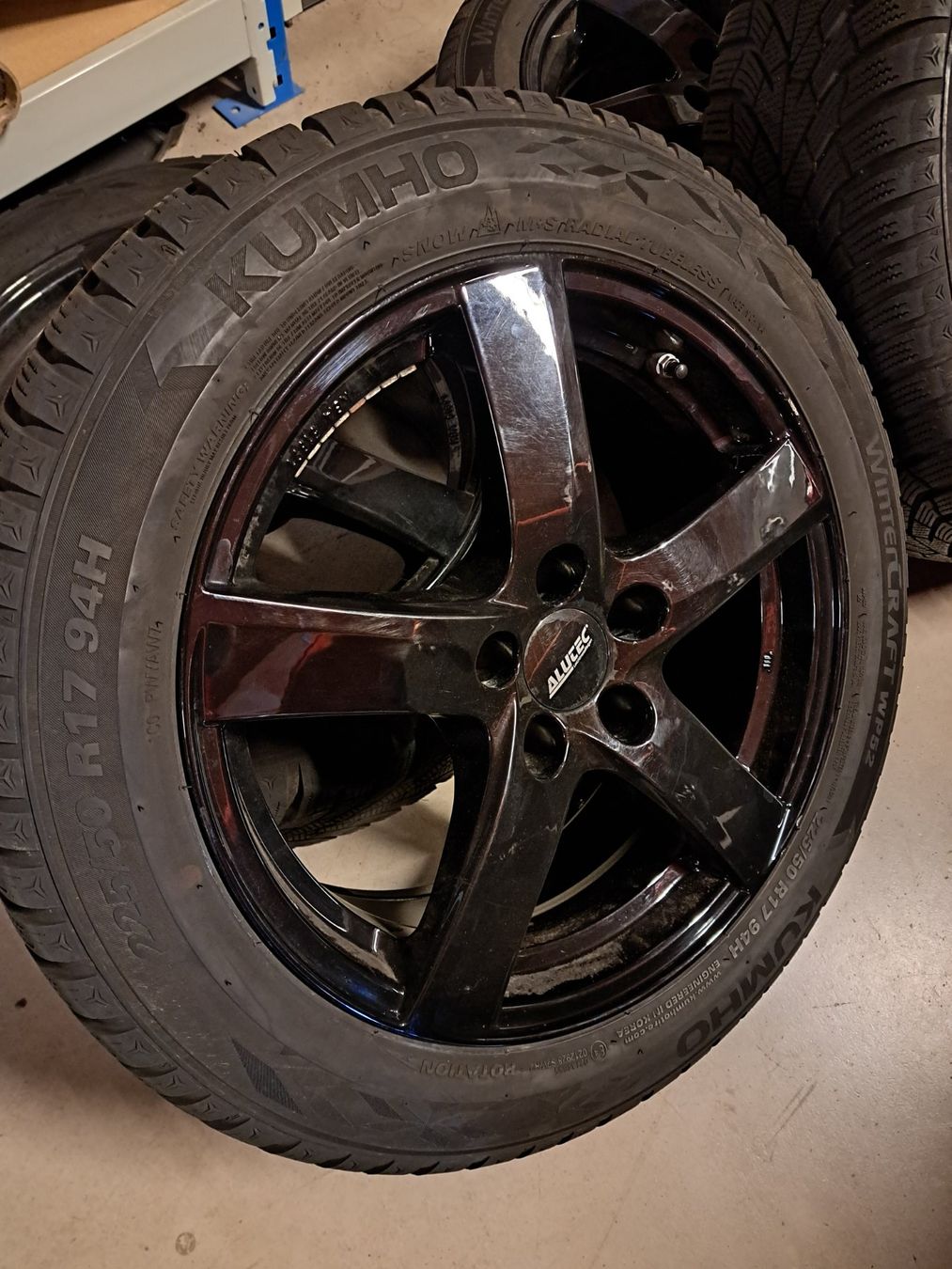 Alfa Romeo Pneumatici & Ruote complete: Winterräder Alfa Romeo Giulia Alutec 17" – Usato da Oberuzwil venduto da Auto-Hilber 2