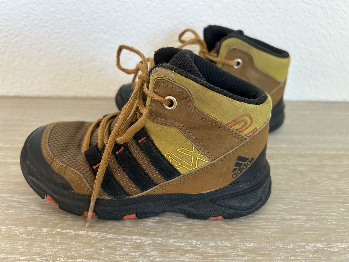 Adidas Schuhe für Jungen: adidas Kinder Wanderschuhe Gr. 26 – Gebraucht aus Wolhusen von eve_m6cg