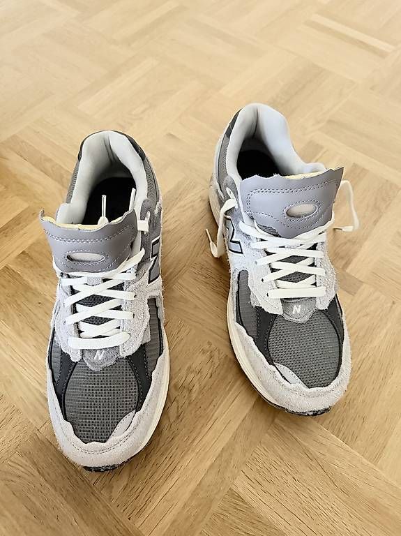 Scarpe da uomo: New Balance Schuhe Grau – Usato da Basel venduto da alu_l9s8