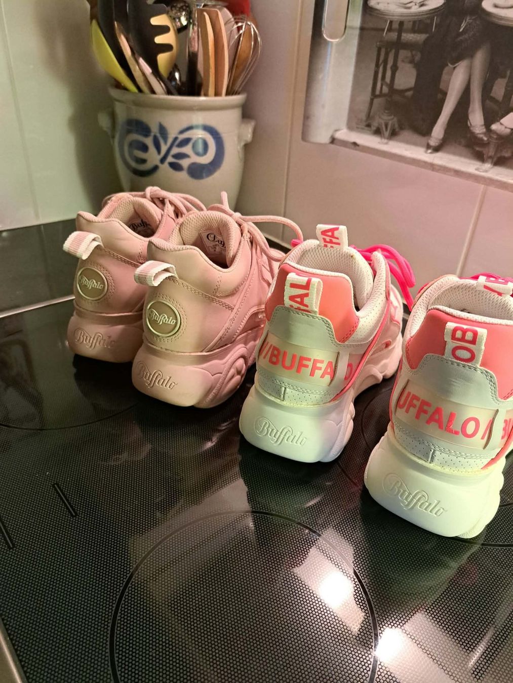 Buffalo Scarpe da donna: buffalo rosa/pink/weiss 2er set – Usato da Sisseln AG venduto da schenk-figuren 4