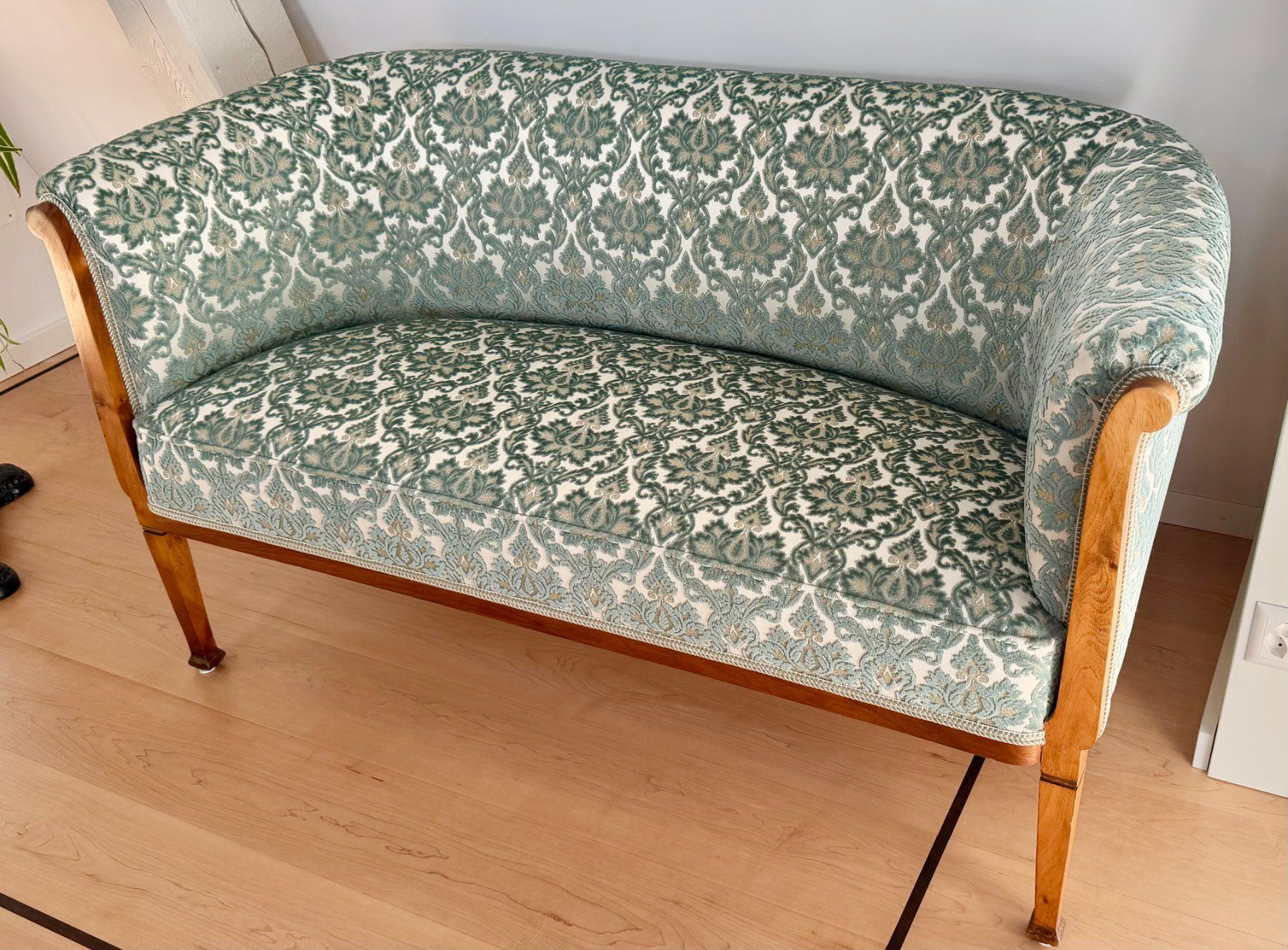 Divani: Antikes Sofa – Usato da Zürich venduto da Vatout
