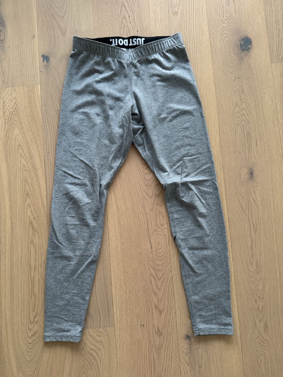 Nike Leggings: Nike Sporthosen Damen Gr. M – Usato da Brunnen venduto da Martina.frei