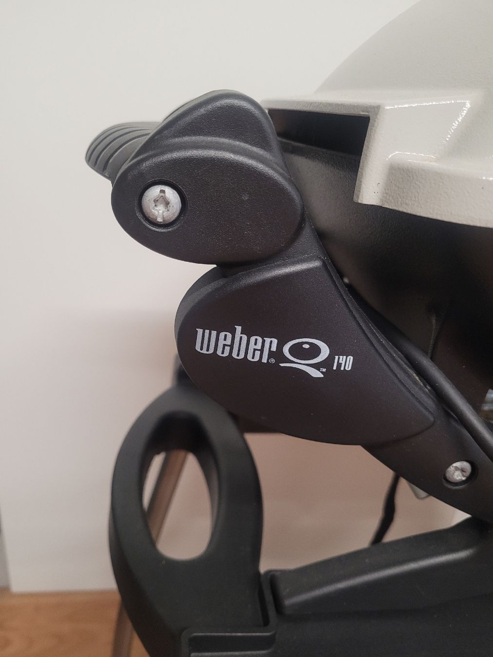 Griglie: Weber Q 140 Grill mit Untergestell gebraucht – Usato da Birmenstorf AG venduto da Holly81 2