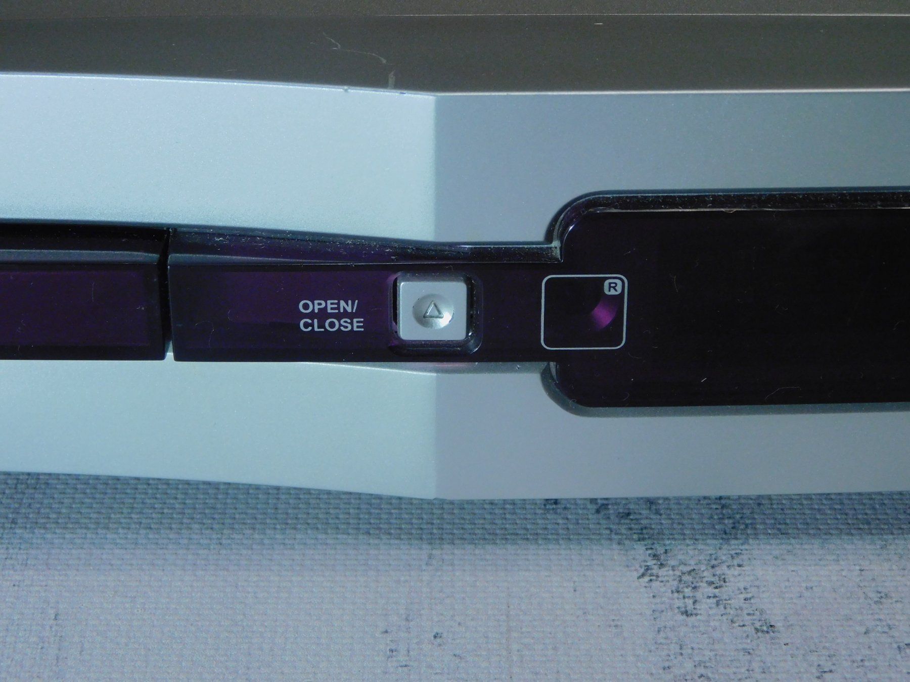 Lettore multimediale & Streamer: Universum DVD Player DVD-DR 3020 – Usato da Emmenbrücke venduto da Ulisse-22 2