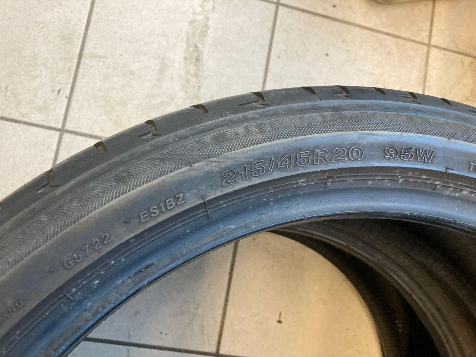 Bridgestone Pneumatici & Ruote complete: 215/45R20 Sommerpneu – Usato da Cham venduto da WB2223 2