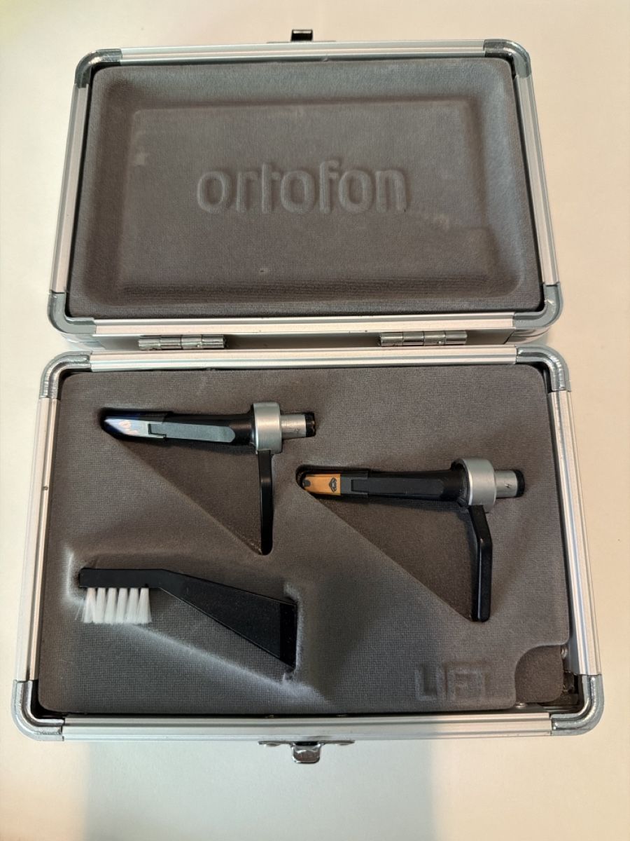 Ortofon Giradischi: Ortofon Concorde DJ Koffer Set 2 Stk – Usato da Zürich venduto da ela.hartmann