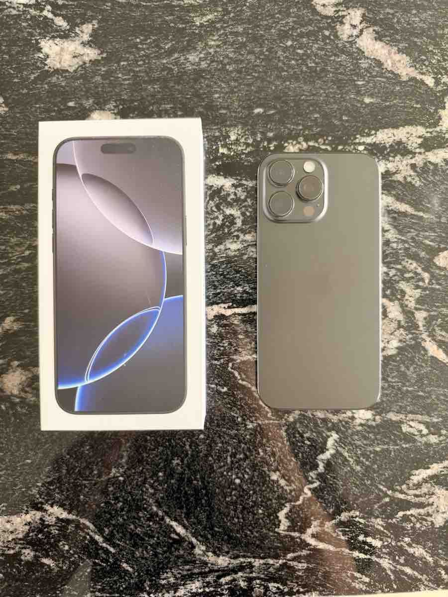 Apple Handys / Smartphones: Apple iPhone 16 Pro Max Gebraucht Mit Kleinen Kratzern – Gebraucht aus Kloten von Fibbit