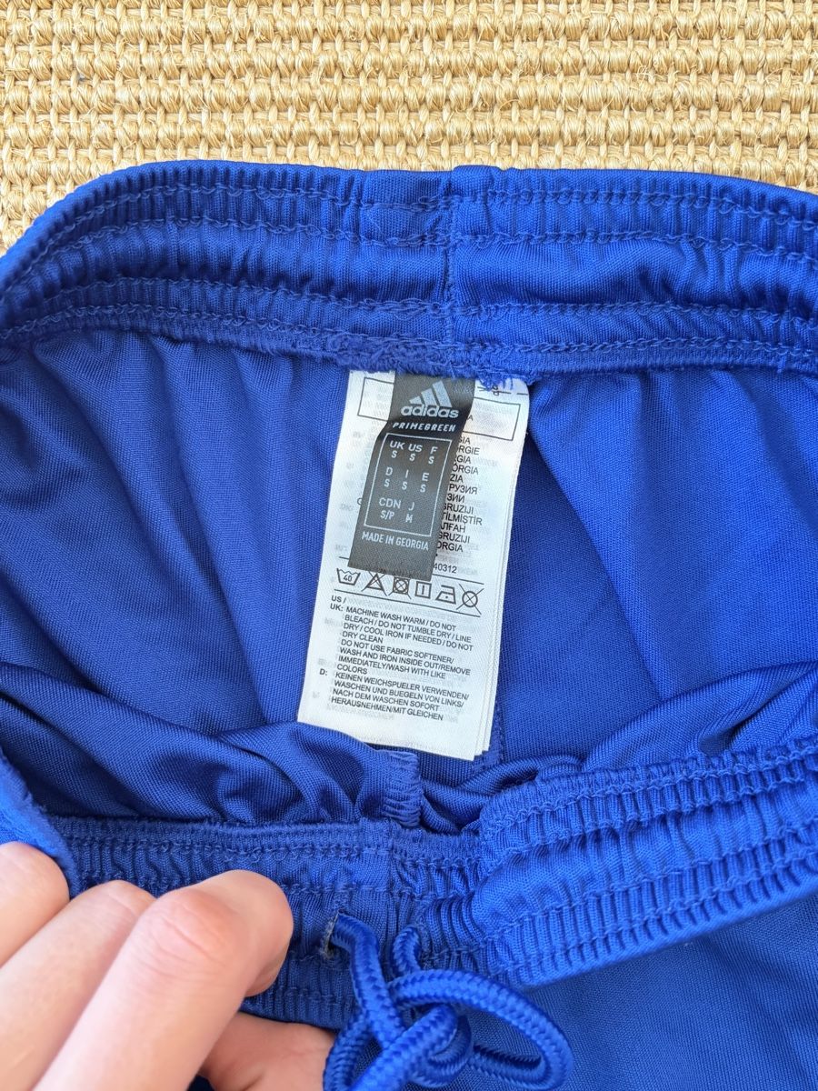 Adidas Pantaloni: Blue Adidas Shorts – Usato da Zürich venduto da fischersfritzli 3