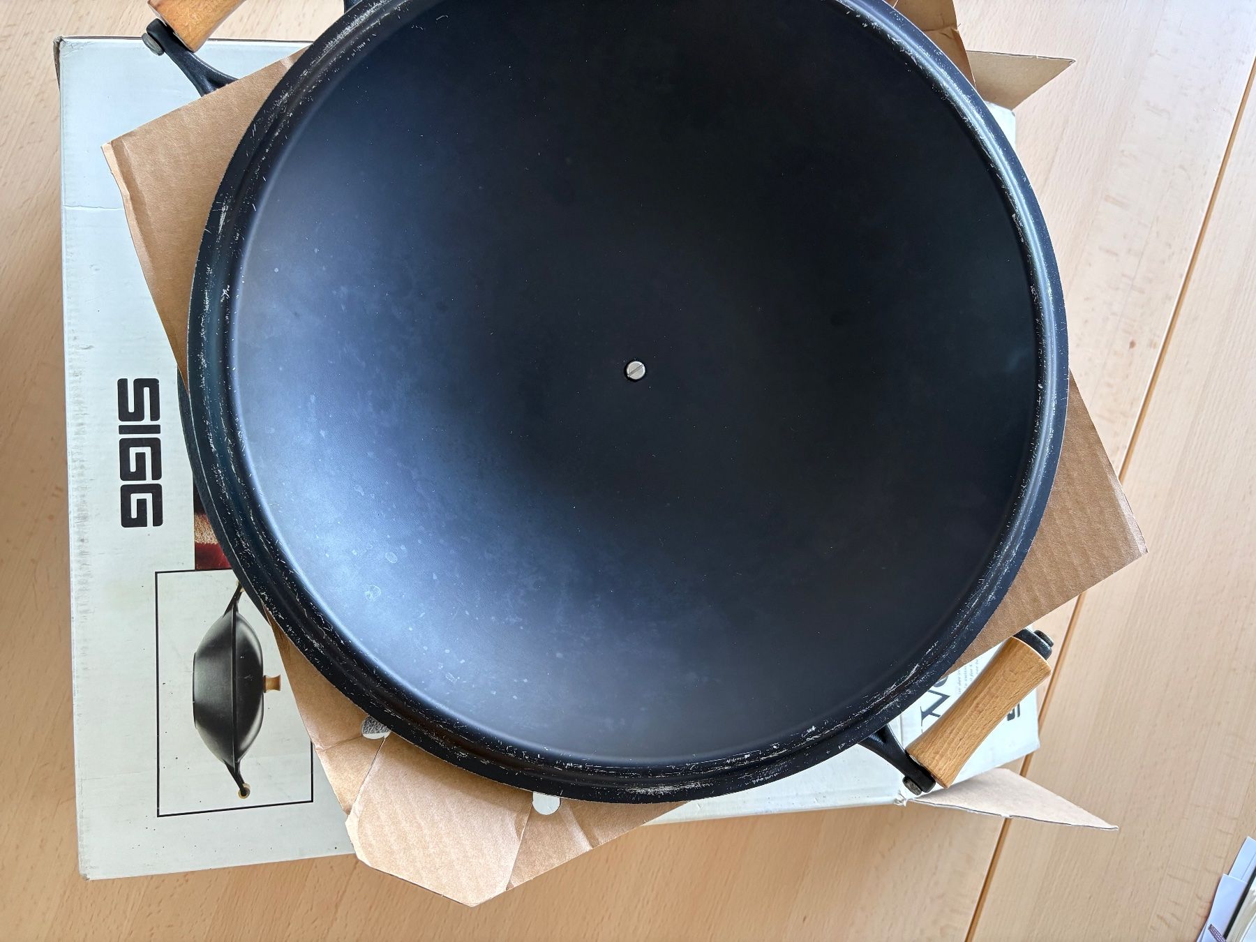 Sigg Padelle: SIGG Gusseisen Wok mit Deckel – Usato da Root venduto da essafa 5