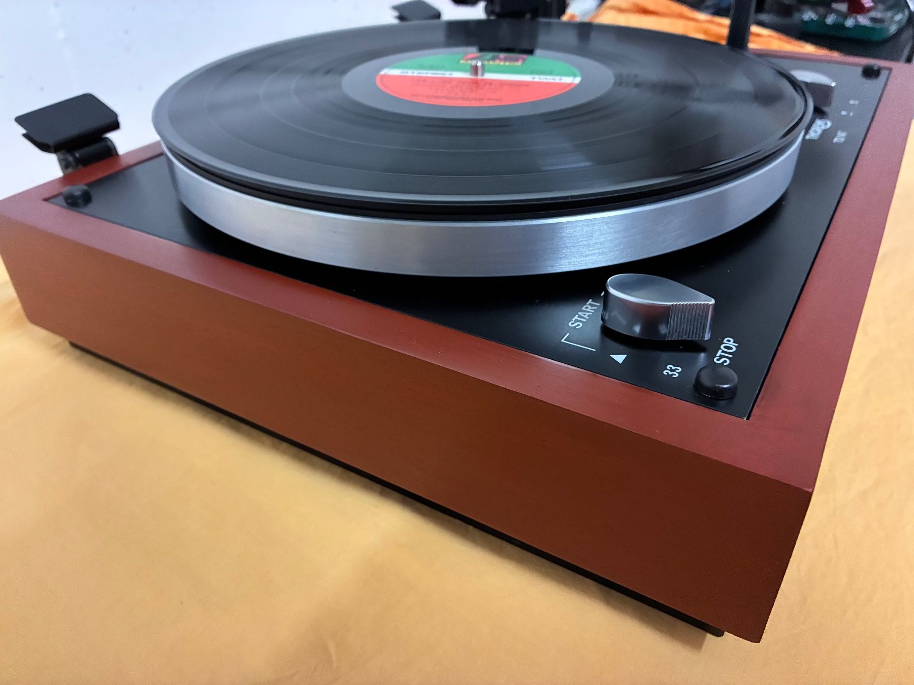 Thorens Giradischi: Selten & Wunderschönes Thorens TD 147, neu restauriert – Usato da Döttingen venduto da zha_xh2w 2