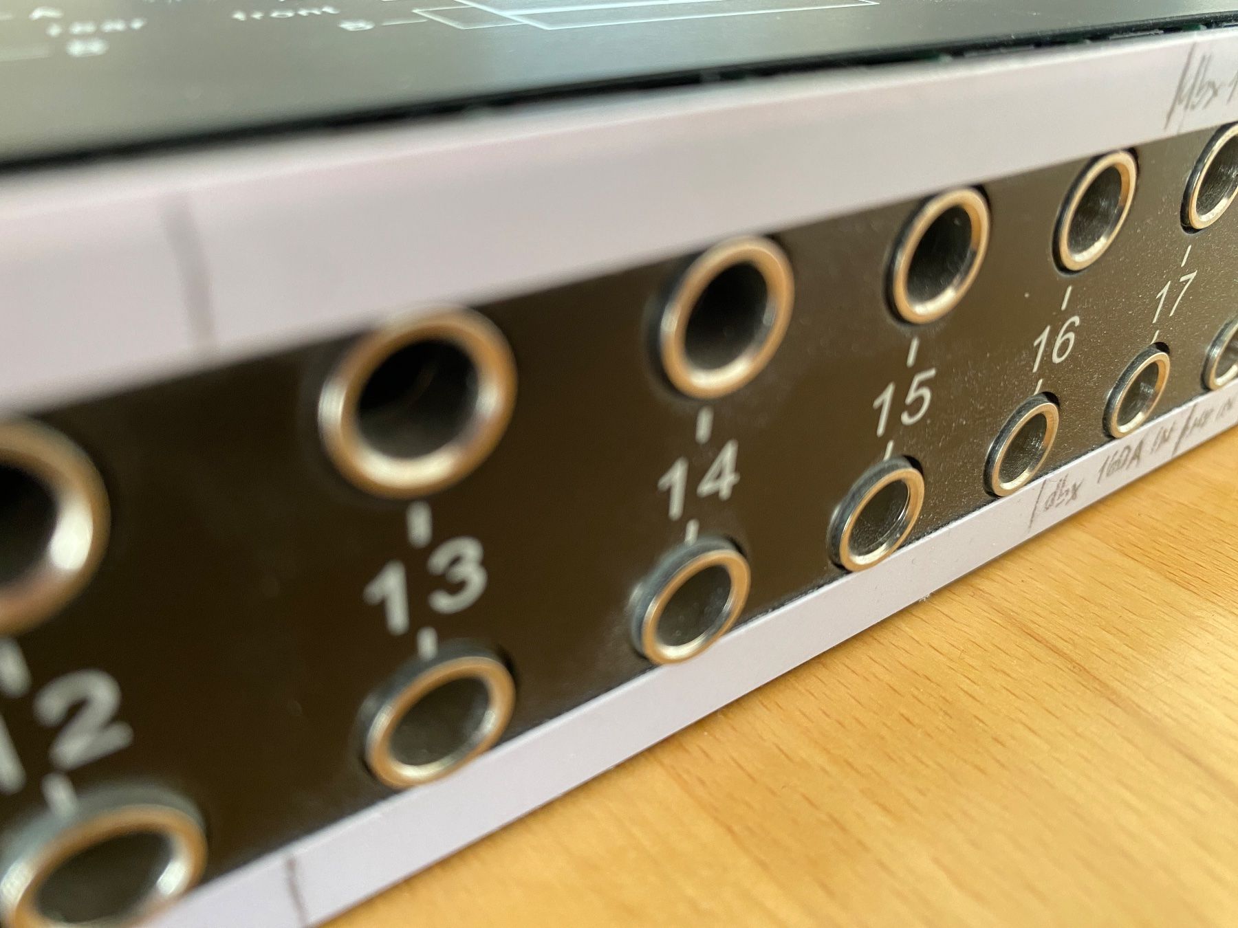Wandhalterungen: Neutrik NYS-SPP-L1 Patchbay 2x24 – Gebraucht aus Oberrohrdorf von  3