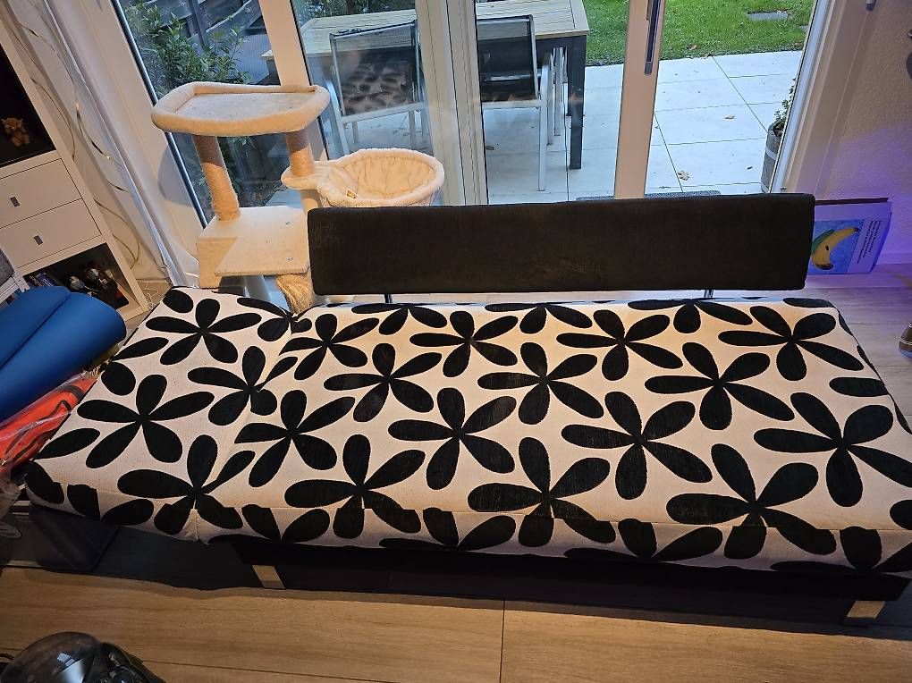 Divani: Récamiere Schlafsofa mit Bettkasten – Usato da Münsingen venduto da jacky.hentschel