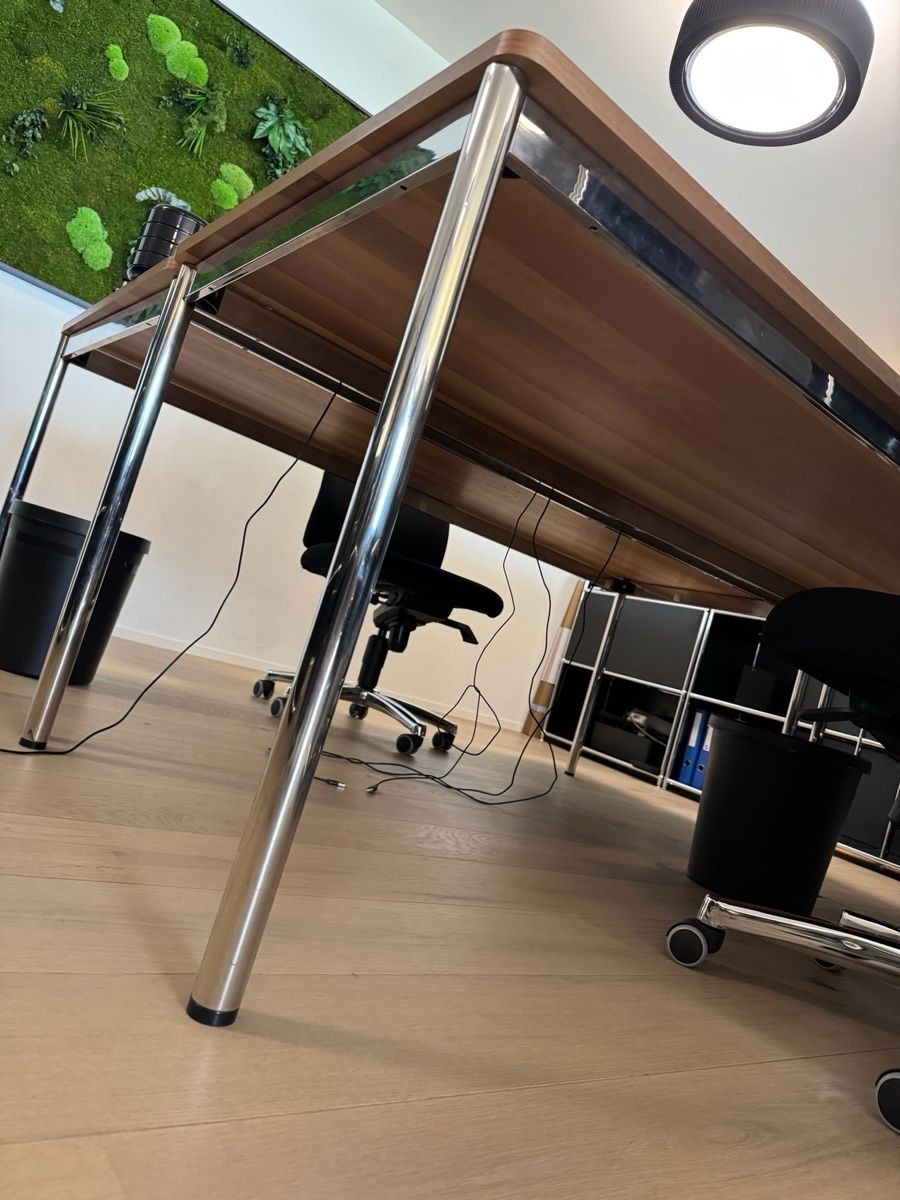 Flexcube Scrivanie: Schreibrisch mit Chromgestell von FlexCube, Top Zustand – Usato da Schindellegi venduto da nobelform 1