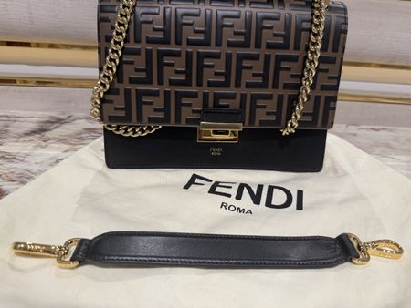 Sac Fendi d'occasion, élégant, avec chaîne dorée!