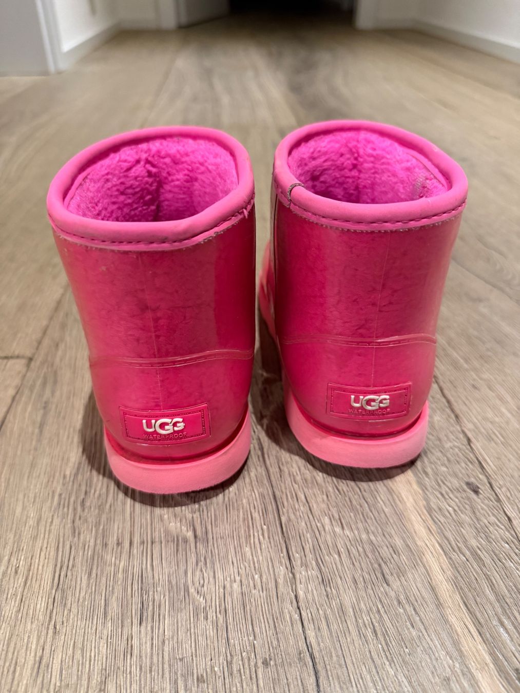 Scarpe per ragazze: UGG Kids Classic Mini Clear Boots 32.5 – Usato da Conches venduto da edely83 1