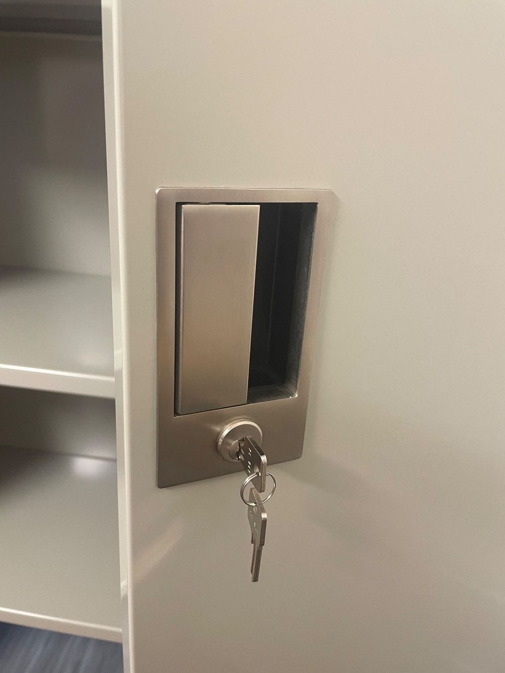 Armadi: Schrank metall – Nuovo (secondo la descrizione) da Schübelbach venduto da Huegi24 1