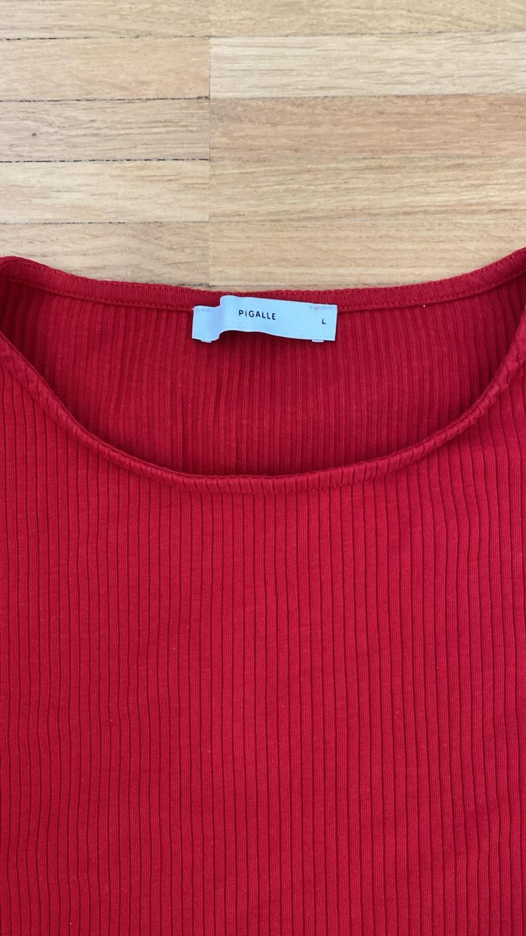 Maglioni & Felpe: Rotes Langarmshirt mit Cut-Outs – Usato da Wallisellen venduto da rahelr90 2
