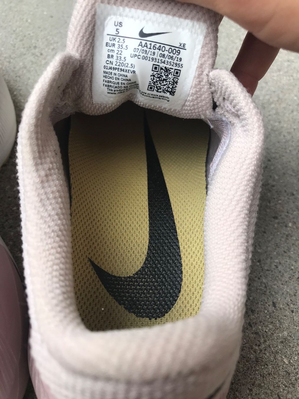Nike Schuhe für Mädchen: Nike Run Gr. 35,5 wie NEU – Gebraucht aus Affoltern am Albis von variablend 2