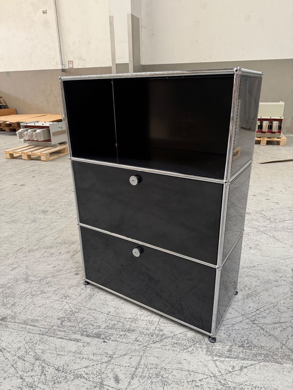 USM Regale: USM Haller Sideboard 1x3 Graphitschwarz 1x3 Q2 – Gebraucht aus Balsthal von Designhaus.Schmitt