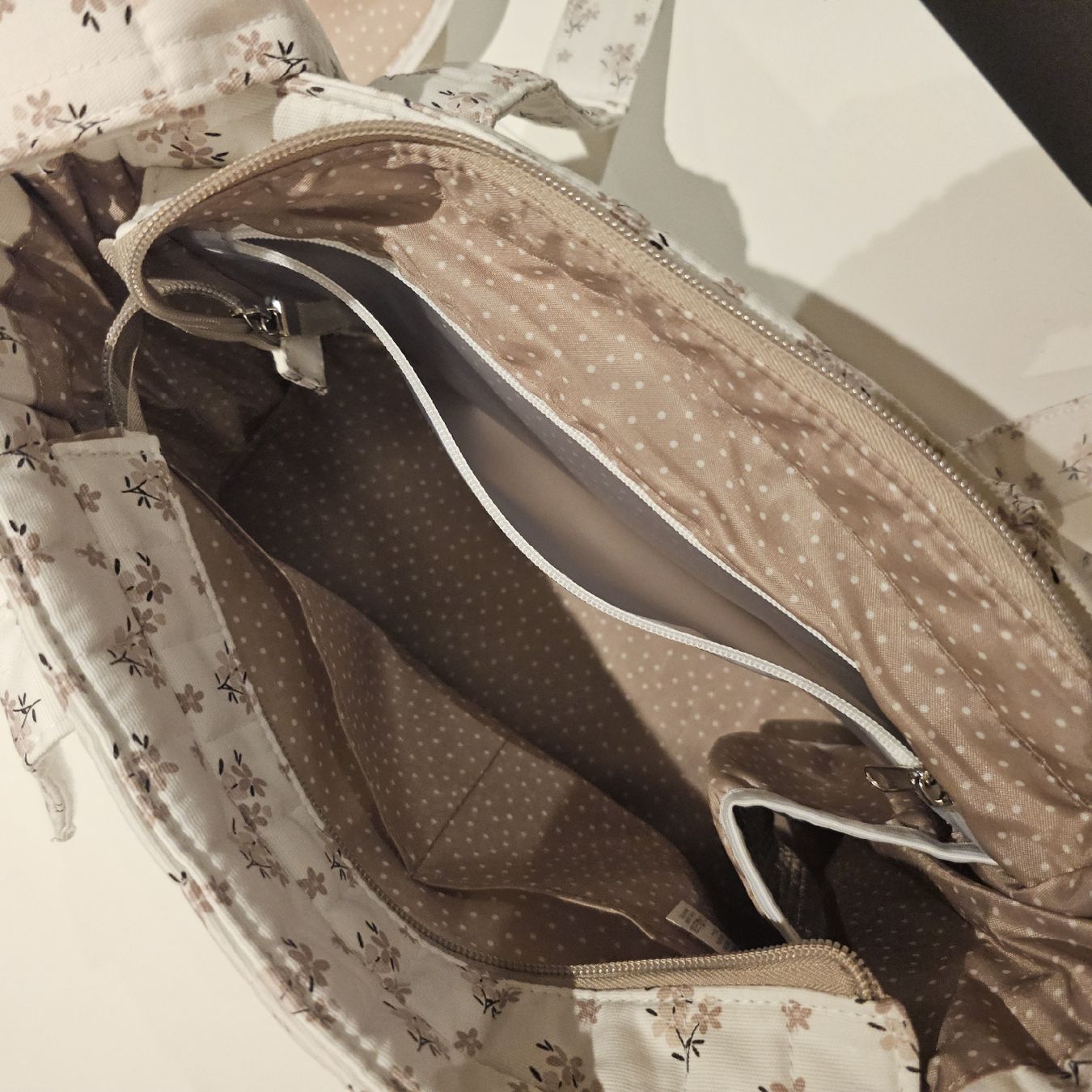 Wickeltisch & Zubehör: Sac à langer Walking Mum fleuri + matelas à lang – Neu (gemäss Beschreibung) aus Sornetan von T.a333 3
