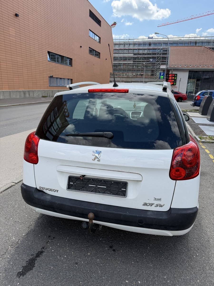 Peugeot Automobili: Peugeot 207 – Difettoso da La Chaux-de-Fonds venduto da Transportchezmax 2