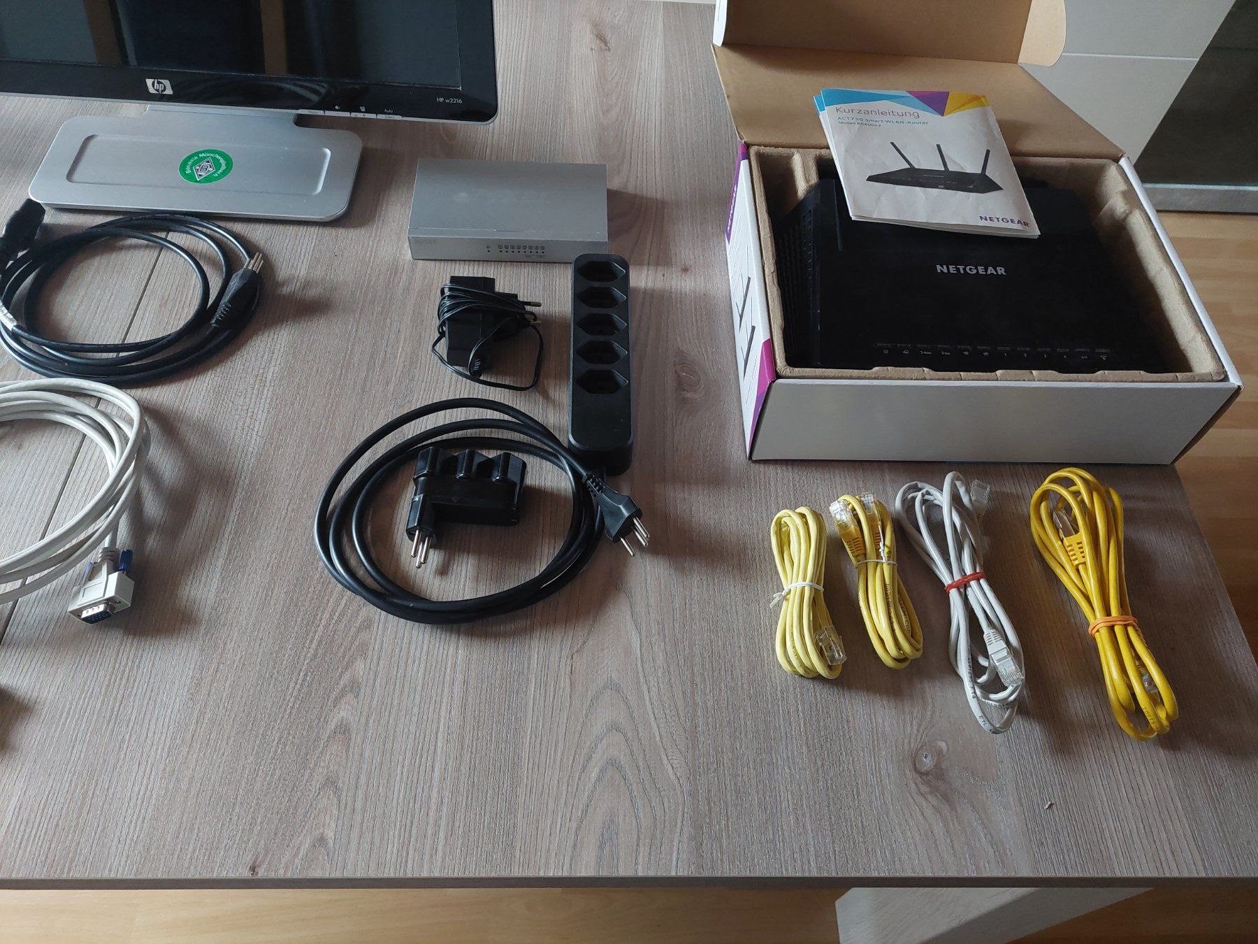 Monitore: PC Bildschirme + Wireless + WLAN Adapter – Gebraucht aus Feuerthalen von wasbaer 1